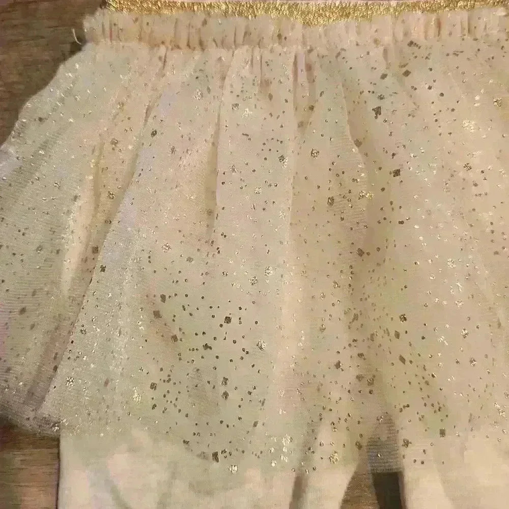 2 Piece Holiday Outfit. Top Old Navy Size 6-12 months. Bottoms Garanimals - Picture 7 of 8